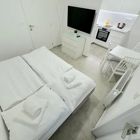 Krasny - 2 V Blizkosti Centra Μπρατισλάβα